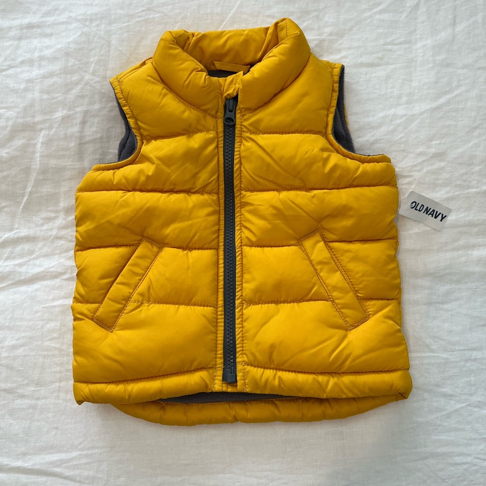 Old Navy Unisex Toddler Puffer Vest NWT size 12-18